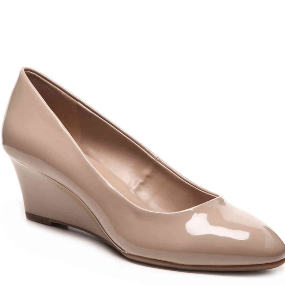 bandolino franci wedge pump
